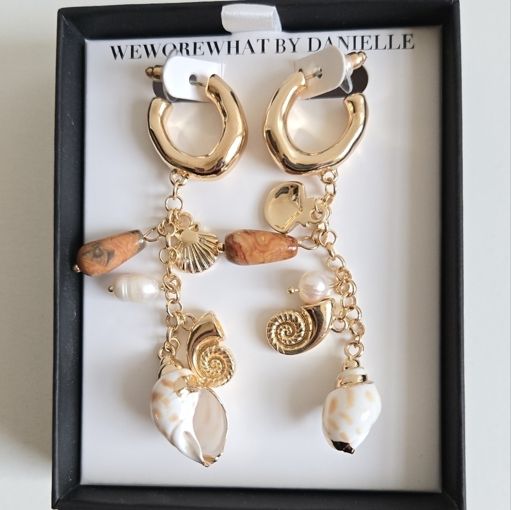 New WeWoreWhat Seashell Charm Gold Hoop Drop Earrings New In Box